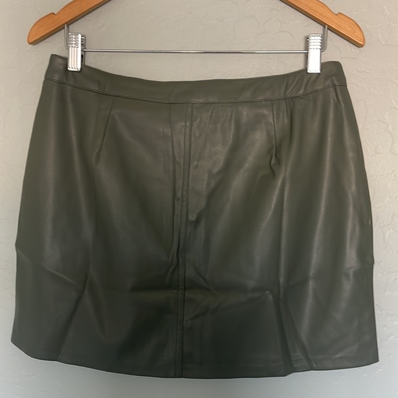 Lulus Most Fab Grey Vegan Leather Button-Front Mini Skirt. LARGE - Picture 4 of 6